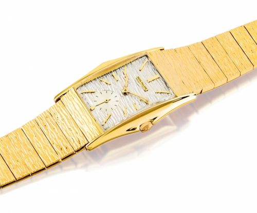 PATEK PHILIPPE. A FINE AND VERY RARE 18K GOLD RECTANGULAR BRACELET WATCH WITH FLARED SIDES 