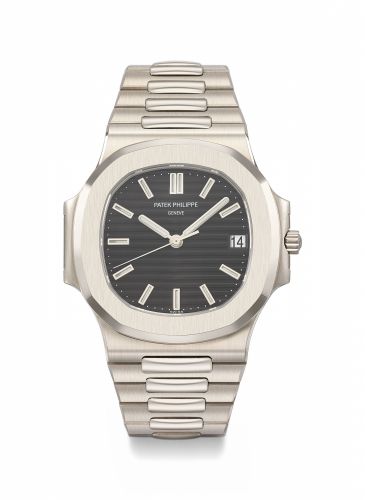 Patek Philippe. A very rare and fine 18K white gold automatic wristwatch with sweep centre seconds, date, bracelet, original certificate and box