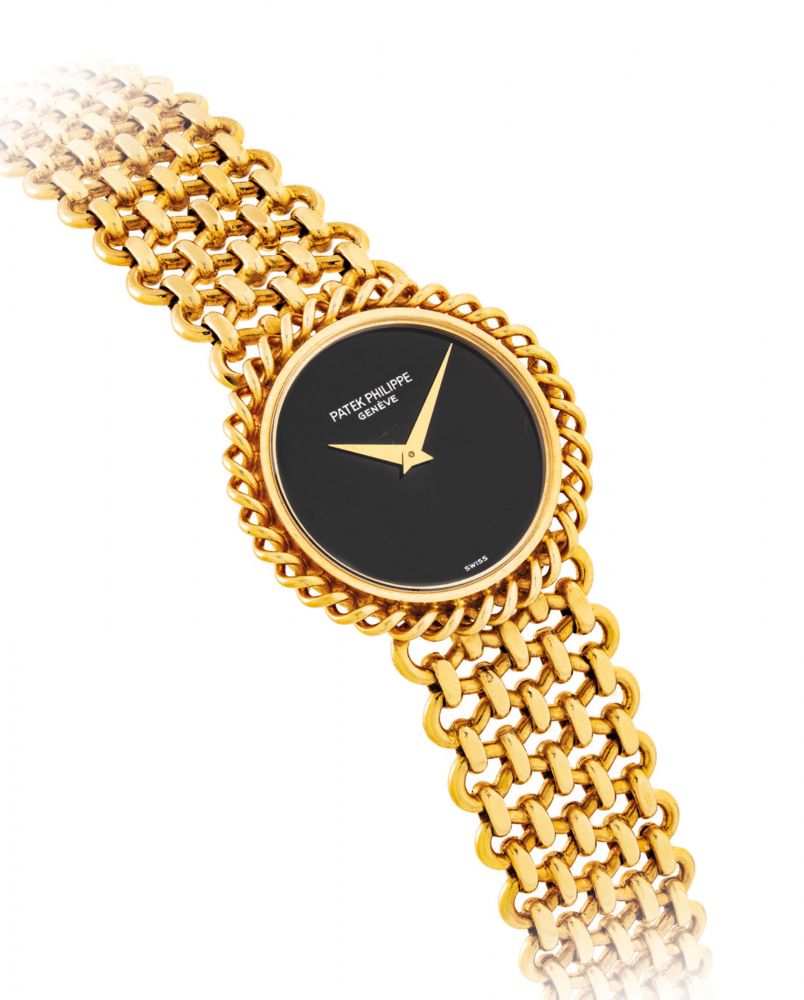 PATEK PHILIPPE. A LADY'S FINE AND ELEGANT 18K GOLD BRACELET WATCH WITH ONYX DIAL