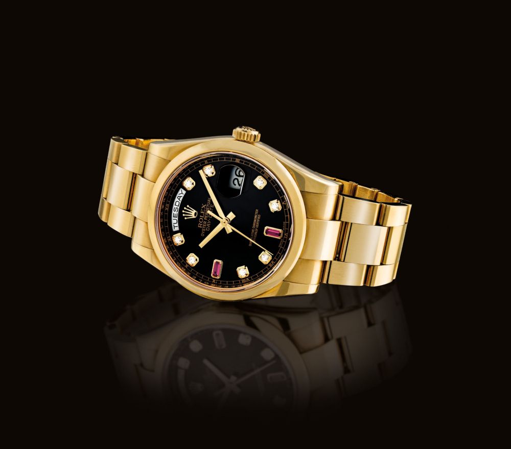 ROLEX. A FINE 18K GOLD, DIAMOND AND RUBY-SET AUTOMATIC WRISTWATCH WITH SWEEP CENTRE SECONDS, DAY, DATE AND BRACELET