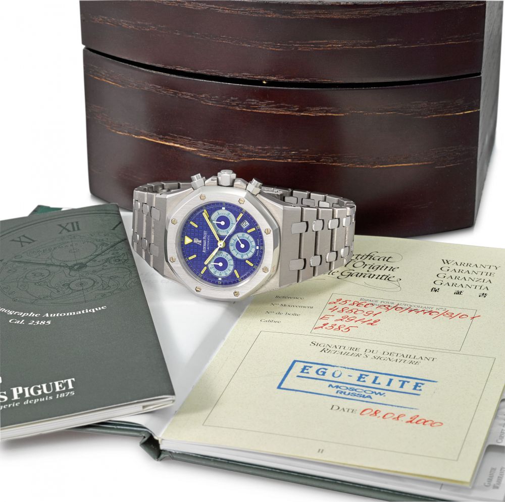 AUDEMARS PIGUET. A RARE TITANIUM LIMITED EDITION AUTOMATIC CHRONOGRAPH WRISTWATCH WITH DATE, BLUE DIAL, BRACELET, ORIGINAL GUARANTEE AND BOX