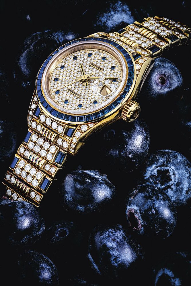 ROLEX. A LADY'S MAGNIFICENT AND RARE 18K GOLD, DIAMOND AND SAPPHIRE-SET AUTOMATIC WRISTWATCH WITH SWEEP CENTRE SECONDS, DATE AND BRACELET