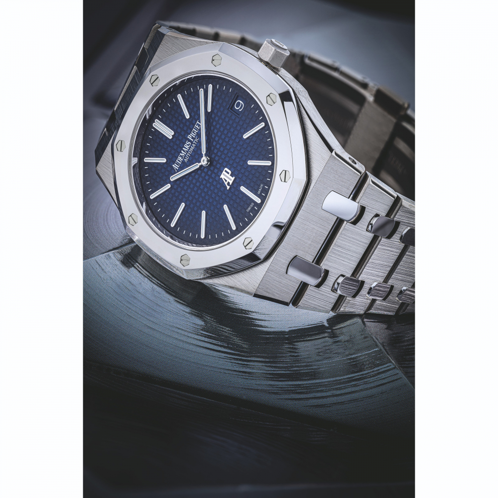 AUDEMARS PIGUET. A RARE PLATINUM AND TITANIUM LIMITED EDITION AUTOMATIC WRISTWATCH WITH DATE AND BRACELET