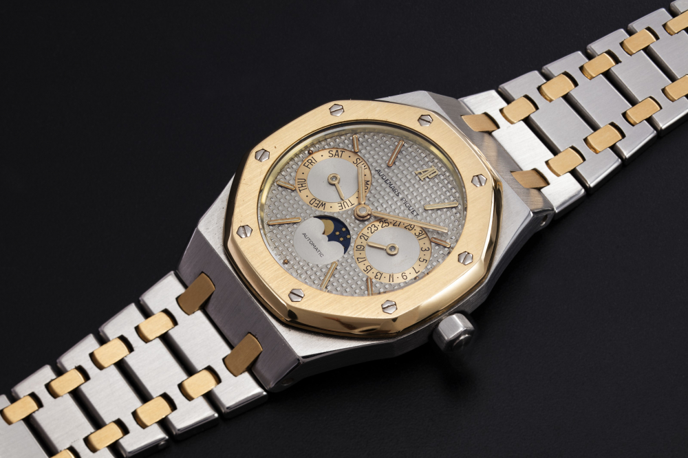 AUDEMARS PIGUET, A TWO-TONE DAY-DATE WITH MOON-PHASE, REF. 25594SA - CASE