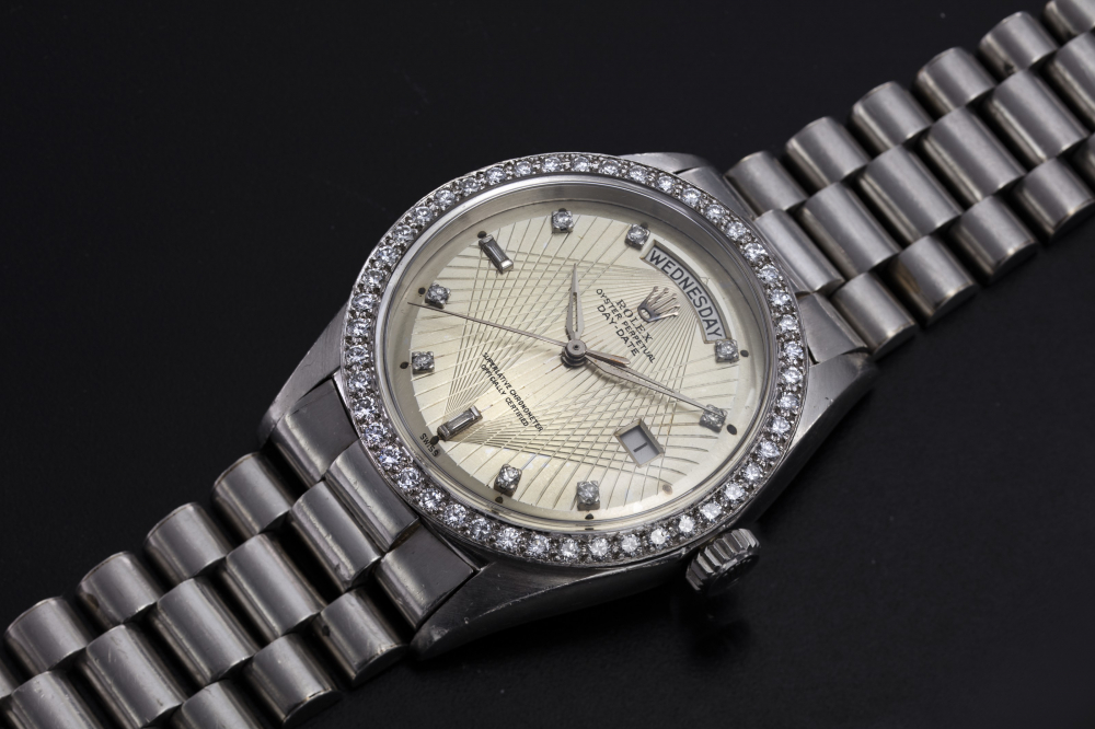 ROLEX BROOKLYN BRIDGE, A PLATINUM DIAMOND-SET OYSTER PERPETUAL DAY-DATE WITH AN ENGRAVED DIAL, REF. 1804 - CASE