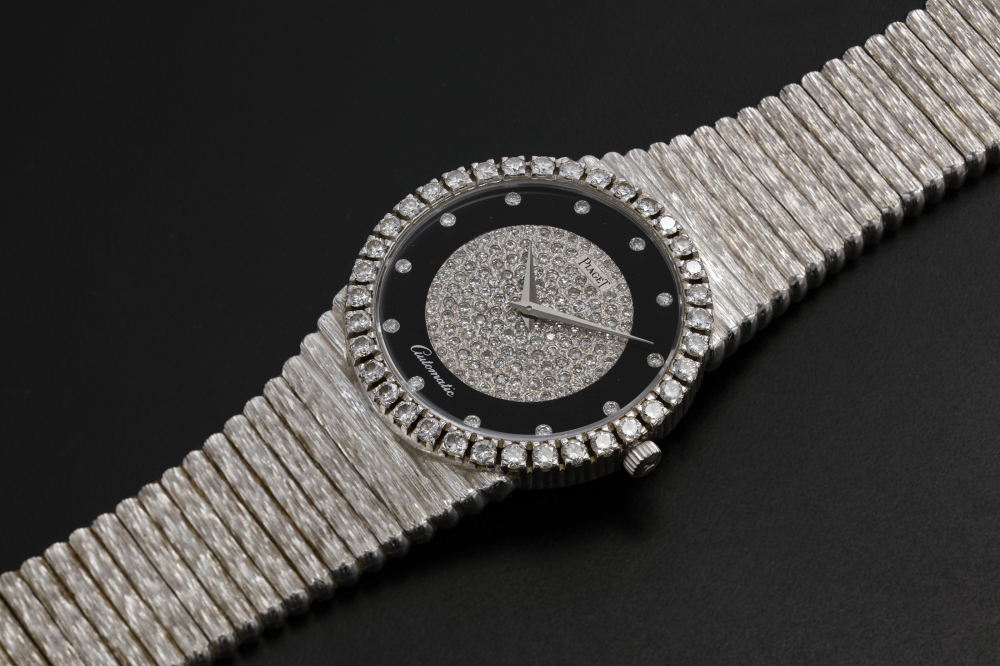 PIAGET, A GOLD SLIM DRESS WATCH WITH ONYX DIAL AND DIAMOND-CRUSTED BEZEL, REF. 12336 - CASE