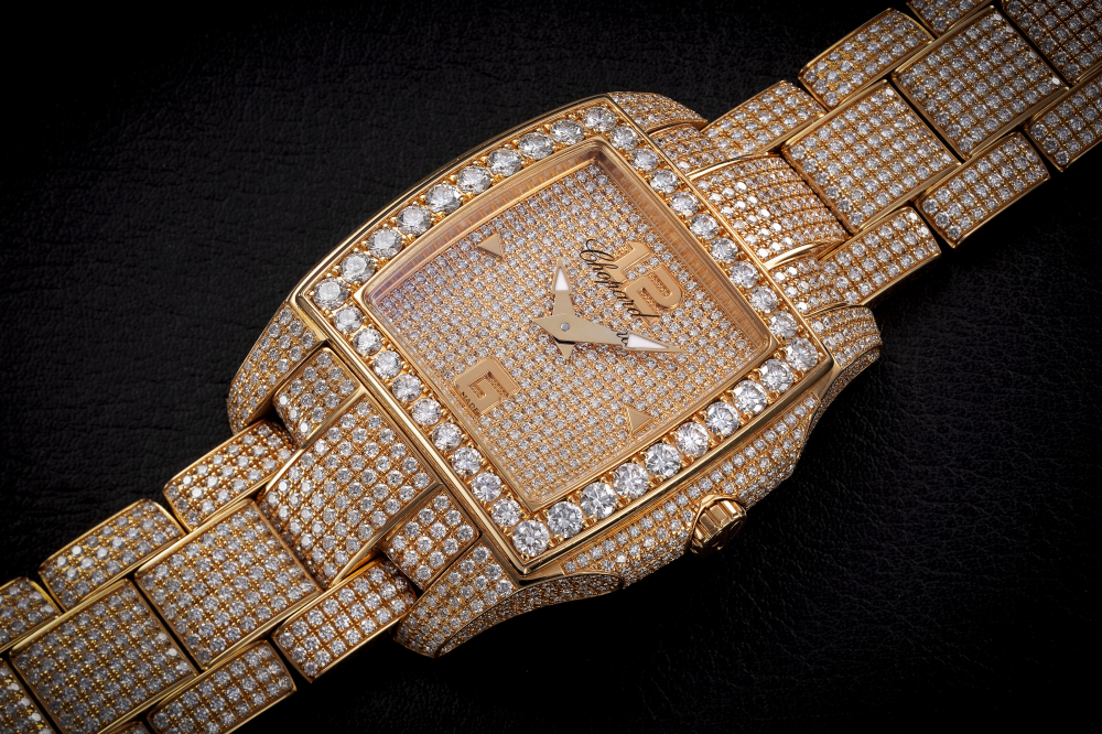 CHOPARD, TWO O TEN Ref. 107468, A SPECTACULAR DIAMOND-PAVED GOLD WRISTWATCH WITH DIAMOND-PAVED GOLD BRACELET - CASE