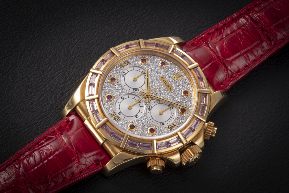 ROLEX, DAYTONA REF.16588, AN ATTRACTIVE GOLD CHRONOGRAPH WITH DIAMOND-SET DIAL, PINK SAPPHIRE-SET BEZEL AND HOUR MARKERS - CASE