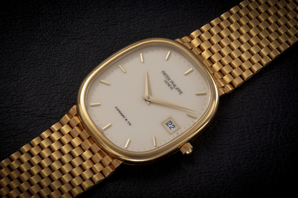PATEK PHILIPPE, ELLIPSE ‘JUMBO’ REF. 3747/1, A GOLD QUARTZ WRISTWATCH RETAILED BY TIFFANY & CO. - CASE