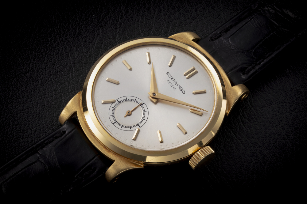PATEK PHILIPPE, CALATRAVA REF. 1491 ‘SCROLL LUGS’, A GOLD MANUAL-WINDING WRISTWATCH - CASE