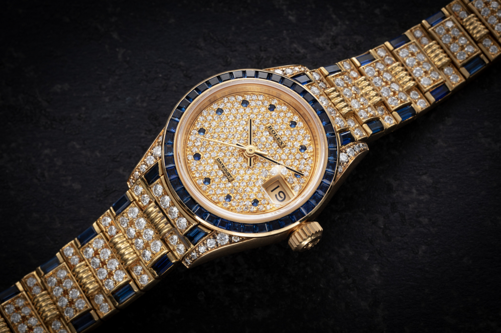 ROLEX, DATEJUST REF.69028, AN ATTRACTIVE GOLD, DIAMOND AND SAPPHIRE-SET AUTOMATIC WRISTWATCH - CASE