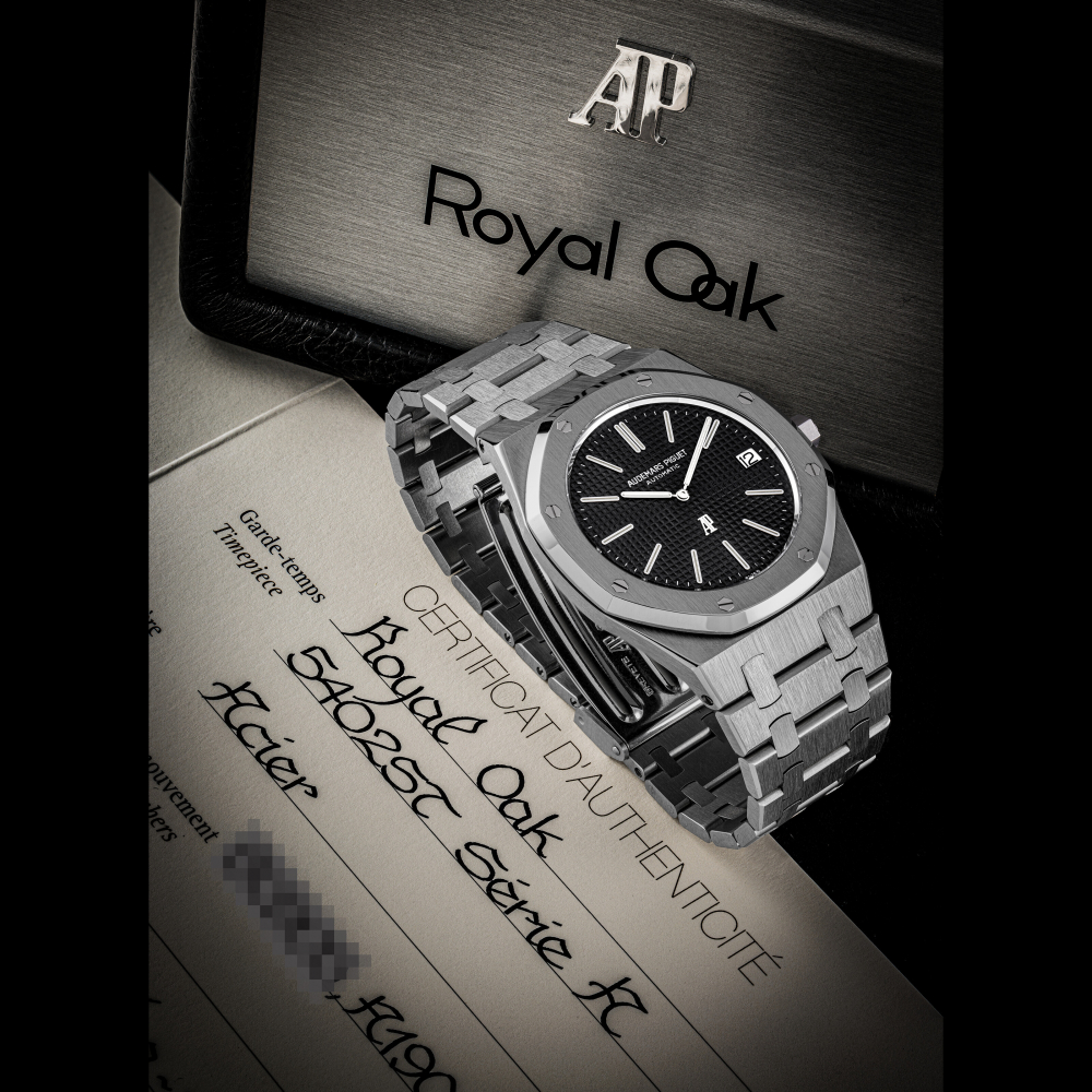 AUDEMARS PIGUET. A RARE STAINLESS STEEL AUTOMATIC WRISTWATCH WITH DATE AND BRACELET