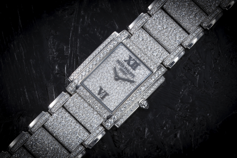 PATEK PHILIPPE, TWENTY4 REF. 4910/52G-001, A SPECTACULAR GOLD AND DIAMOND-SET QUARTZ WRISTWATCH