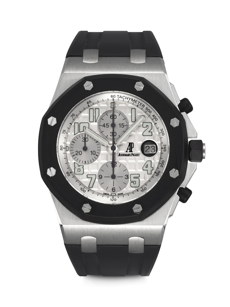 AUDEMARS PIGUET. A STAINLESS STEEL AND RUBBER AUTOMATIC CHRONOGRAPH WRISTWATCH WITH DATE