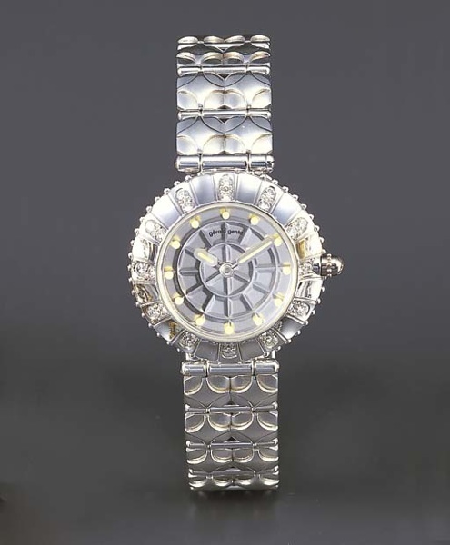 GERALD GENTA. A LADY'S 18K WHITE GOLD AND DIAMOND-SET WRISTWATCH WITH BRACELET