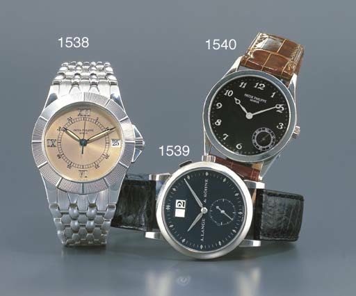 LANGE. A FINE 18K WHITE GOLD WRISTWATCH WITH DATE