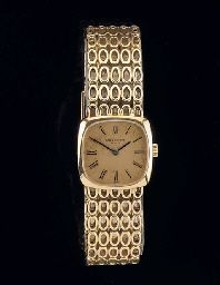 A LADY'S 18K GOLD SQUARE SHAPED WRISTWATCH, BY PATEK PHILIPPE