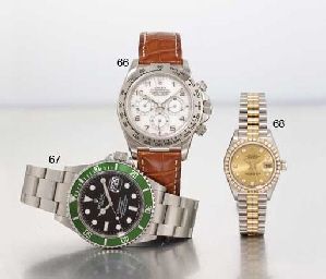 ROLEX. A LADY'S 18K THREE-COLOURED GOLD AND DIAMOND-SET AUTOMATIC WRISTWATCH WITH SWEEP CENTRE SECONDS, DATE AND BRACELET