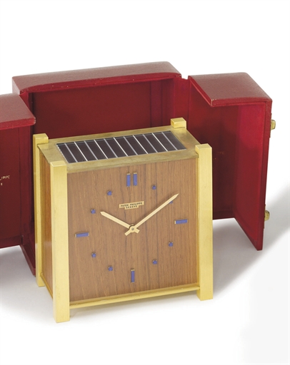 Patek Philippe. A fine gilt brass and veneered teak wood square solar-powered desk clock with veneered teak wood and lapis lazuli dial and box