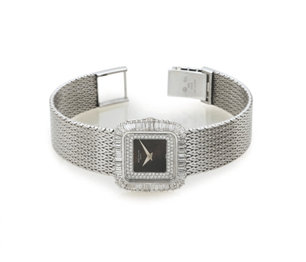PATEK PHILIPPE. A LADY'S 18K WHITE GOLD AND DIAMOND WRISTWATCH WITH BRACELET