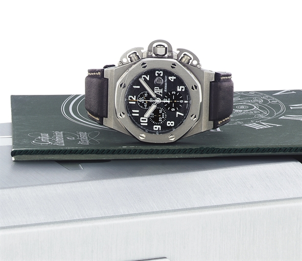 AUDEMARS PIGUET. A FINE AND RARE OVERSIZED LIMITED EDITION TITANIUM AUTOMATIC CHRONOGRAPH WRISTWATCH WITH DATE