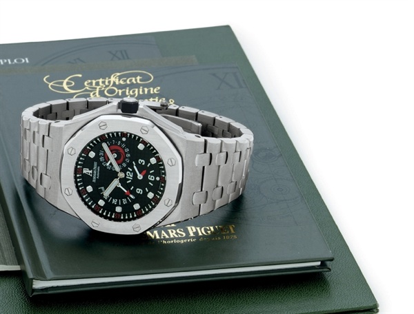 AUDEMARS PIGUET. A LIMITED EDITION TITANIUM AND STAINLESS STEEL AUTOMATIC DUAL TIME WRISTWATCH WITH DATE AND POWER RESERVE