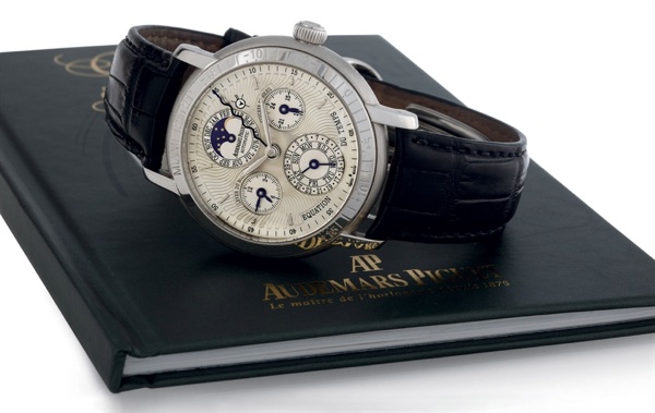 AUDEMARS PIGUET. A LIMITED EDITION PLATINUM AUTOMATIC PERPETUAL CALENDAR WRISTWATCH WITH EQUATION OF TIME AND MOON PHASES