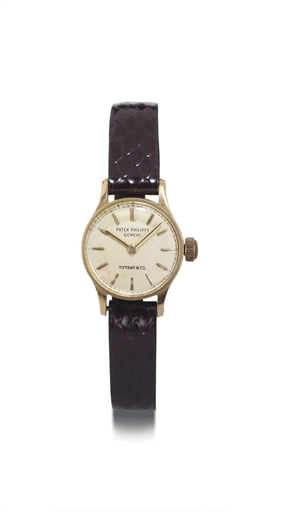 PATEK PHILIPPE. A LADY'S 18K GOLD WRISTWATCH