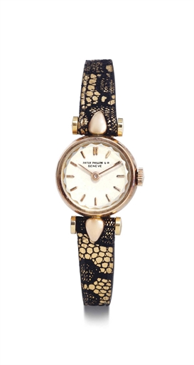 PATEK PHILIPPE. A LADY'S RARE 18K PINK GOLD WRISTWATCH WITH FANCY LUGS