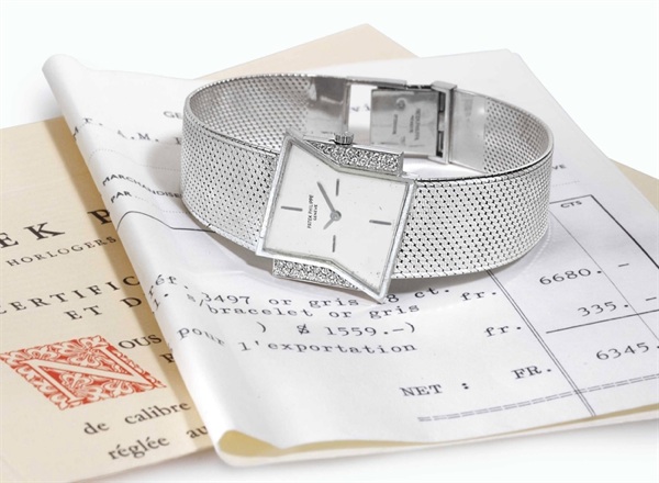 PATEK PHILIPPE. A RARE 18K WHITE GOLD AND DIAMOND ASYMMETRICAL WRISTWATCH WITH BRACELET, ORIGINAL CERTIFICATE OF ORIGIN AND PATEK PHILIPPE BILL OF SALE