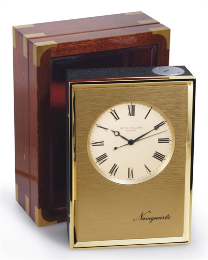 PATEK PHILIPPE. A GILT ELECTRONIC MARINE CHRONOMETER WITH JUMPING CENTER SECONDS AND MAHOGANY BOX