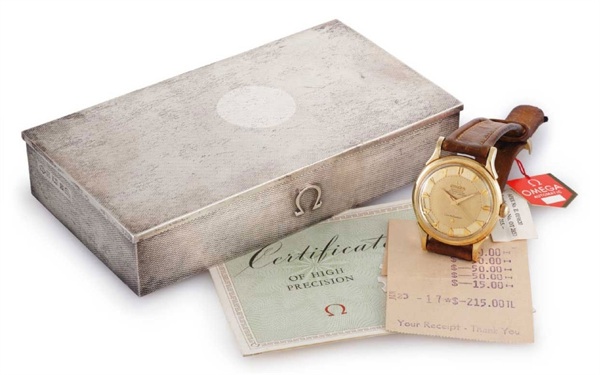 OMEGA. A FINE AND RARE 18K GOLD AUTOMATIC WRISTWATCH WITH CENTER SECONDS, ORIGINAL SILVER BOX AND CERTIFICATE