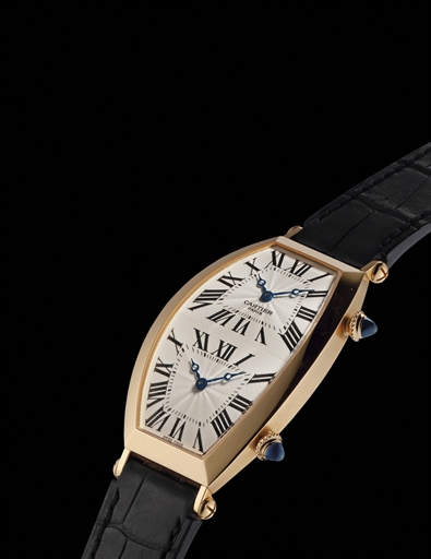 CARTIER. A FINE 18K PINK GOLD TONNEAU-SHAPED DUAL TIME WRISTWATCH