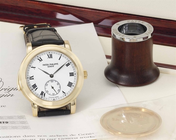 Patek Philippe. A very fine and rare large 18K gold automatic cathedral minute repeating wristwatch with enamel dial, original certificate, second case back and original box