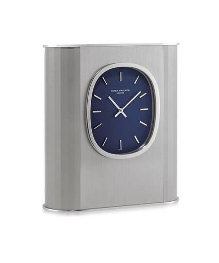 PATEK PHILIPPE. A RARE RODIUM-PLATED BRASS SOLAR-POWERED RECTANGULAR DESK CLOCK