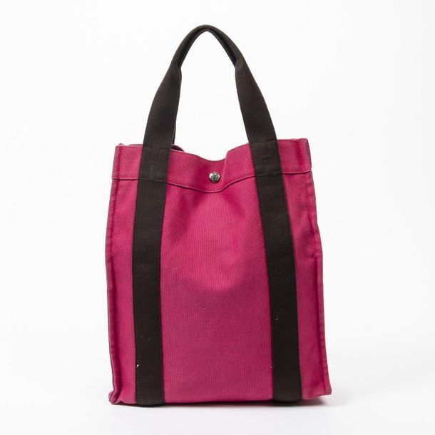 411. Hermès Paris,Sac HERLINE, toile rose,…