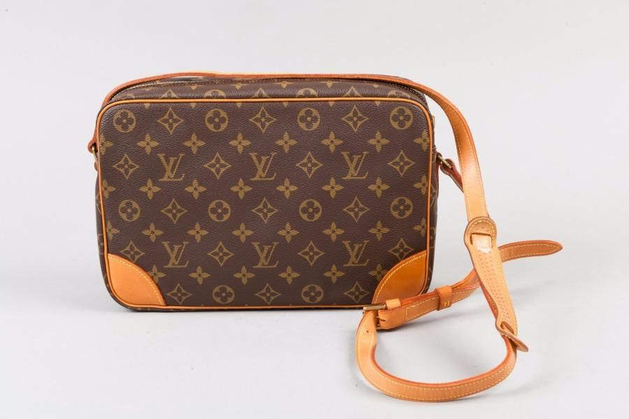 Sold at Auction: Vintage Louis Vuitton Trocadero 27 Handbag