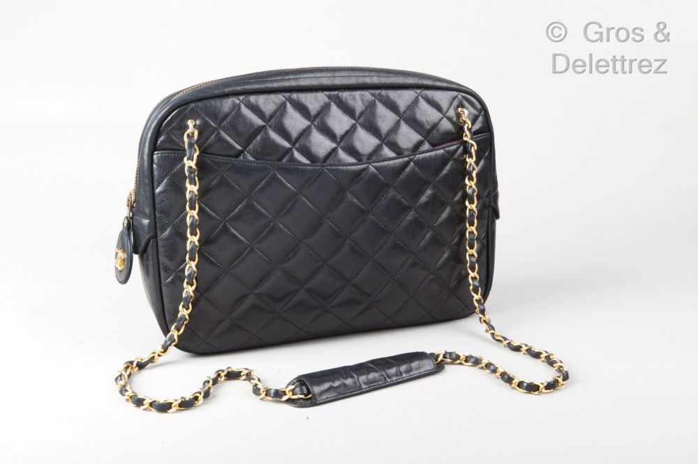 Chanel Shopping XL Quilted Jumbo Vintage 90's Runway Tote Black Calfskin Bag  For Sale at 1stDibs