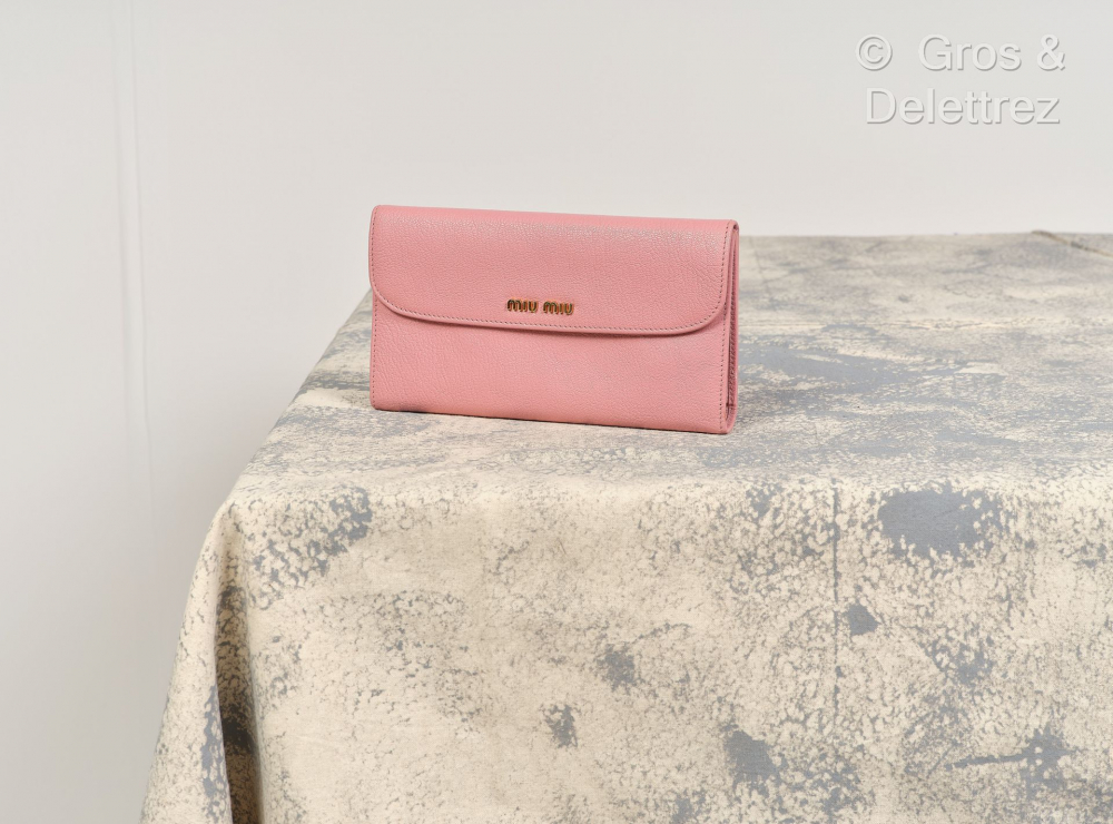 MIU MIU - Portefeuille en chèvre rose, fermeture... - Lot 114 - Gros & Delettrez