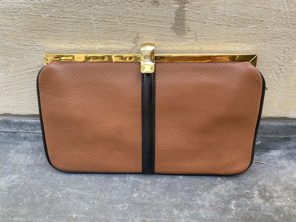 MARNI Pochette 30,5cm en cuir grainé marron... - Lot 209 - Gros & Delettrez
