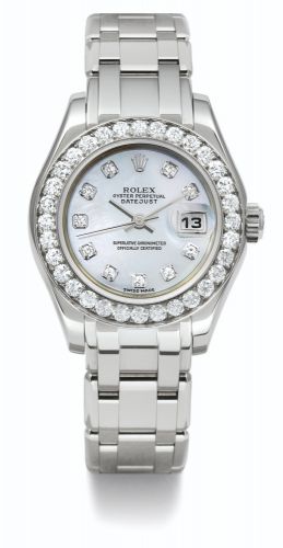 Rolex A LADY'S FINE AND ATTRACTIVE WHITE GOLD AND DIAMOND-SET AUTOMATIC WRISTWATCH WITH CENTRE SECONDS, DATE, BRACELET AND MOTHER-OF-PEARL DIAL REF 80299 CASE P193213 DATEJUST PEARLMASTER CIRCA 2000