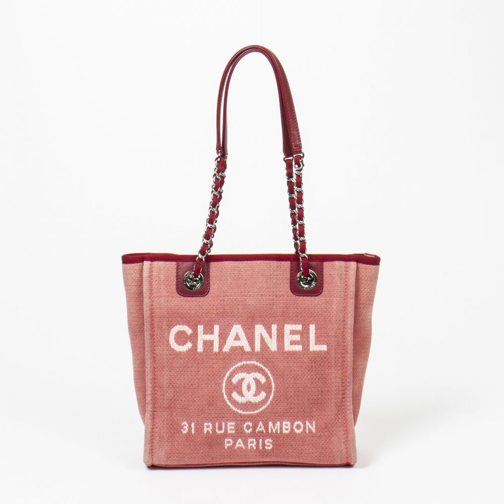 CHANEL DEAUVILLE 2022-23FW Casual Style Elegant Style Logo Totes (A93786  B10017 NM101)