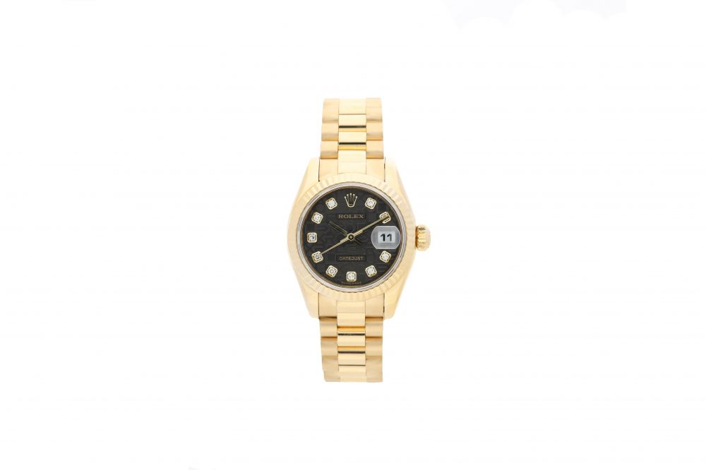 ROLEX | REFERENCE 179178 DATEJUST A YELLOW GOLD AUTOMATIC WRISTWATCH WITH DATE, DIAMOND-SET INDEXES AND BRACELET, CIRCA 2005