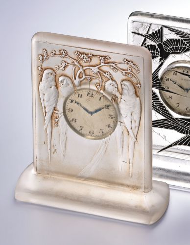 R. Lalique.A FINE FROSTED GLASS DESK TIMEPIECE CIRCA 1930