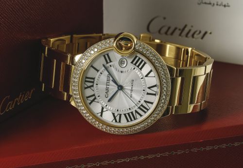 Cartier.A LARGE YELLOW GOLD AND DIAMOND-SET AUTOMATIC CENTRE SECONDS WATCH WITH DATE AND BRACELET REF 2998 CASE 112777QX BALLON BLUE CIRCA 2010