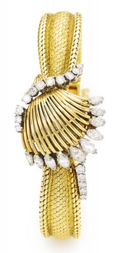 Patek Philippe.A LADY'S FINE YELLOW GOLD AND DIAMOND CONCEALED DIAL BRACELET WATCH REF 3266/49 MVT 980960 CASE 2621353 MADE IN 1960