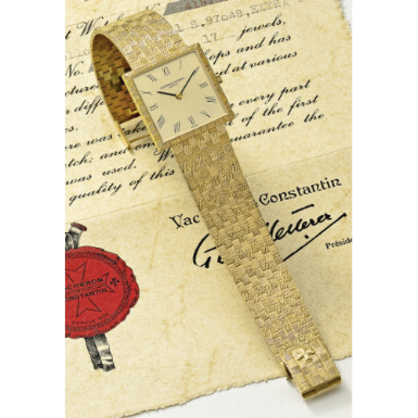 VACHERON CONSTANTIN - AN 18K YELLOW GOLD SQUARE BRACELET WATCH CIRCA 1970 REF 6908 MVT 589618 CASE 413753