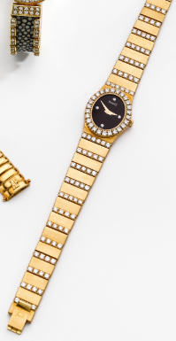 PIAGET - A LADY'S 18K YELLOW GOLD DIAMOND-SET BRACELET WATCH CIRCA 1990 REF 8326