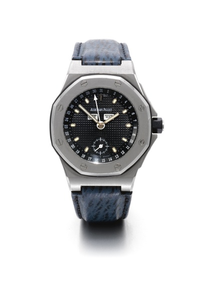 AUDEMARS PIGUET - A STAINLESS STEEL TRIPLE CALENDAR BRACELET WATCH CIRCA 1995 ROYAL OAK OFFSHORE NO 560