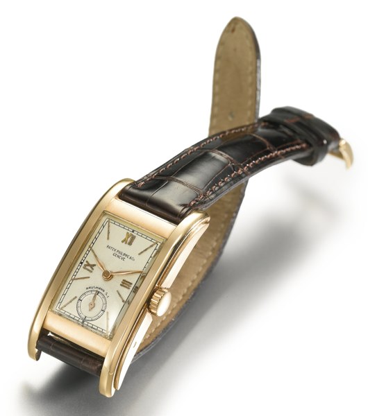 Patek Philippe A FINE AND RARE 18K PINK GOLD CURVED RECTANGULAR WRISTWATCH, RETAILED BY HAUSMANN 1938 REF 492 MVT 832755 CASE 617857